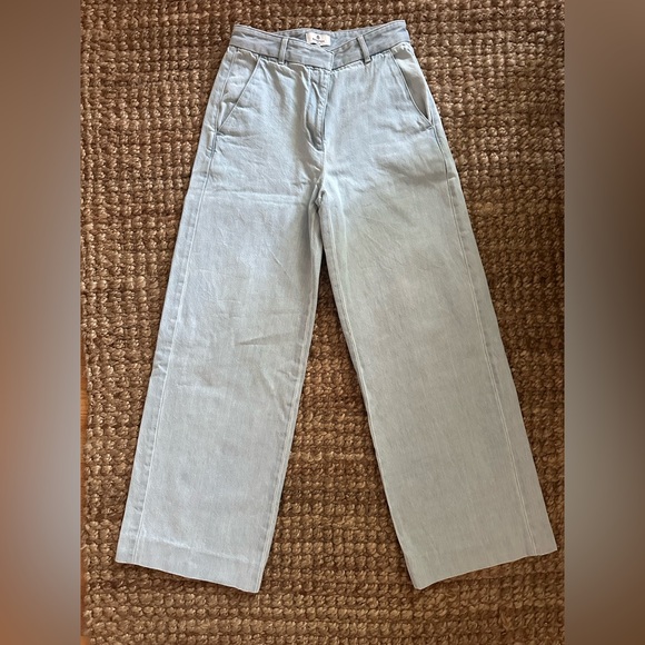 Like new Aritzia Babaton wide leg jeans - Picture 2 of 7
